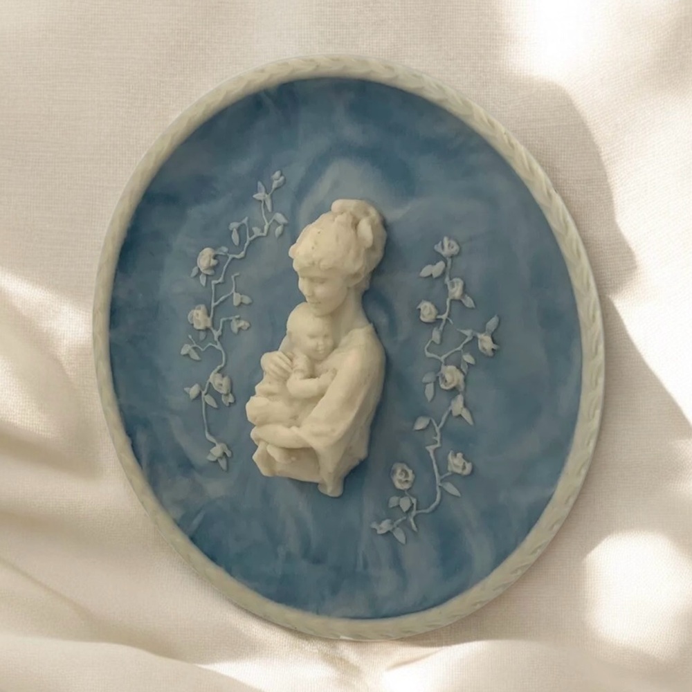 Avondale 1979 Mother Child “First Born” Cameo Plate By Frances Taylor Williams - Picture 4 of 9